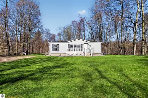 Exterior - 4537 N Caris Rd, Edmore, MI 48829 photo 2 of 17
