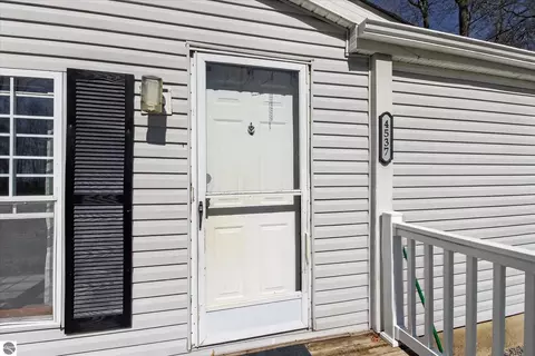 Exterior - 4537 N Caris Rd, Edmore, MI 48829 photo 4 of 17