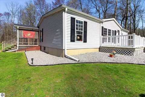 Exterior - 4537 N Caris Rd, Edmore, MI 48829 photo 5 of 17