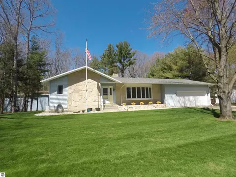 3320 W 13th St, Cadillac, MI 49601