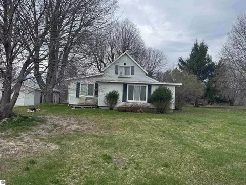 8641 Us-31 N, Williamsburg, MI 49690