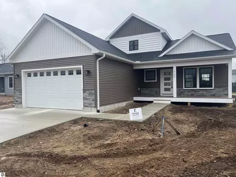 2102 Cottonwood Ave, Grawn, MI 49637