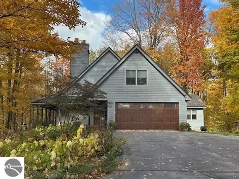 3285 S East Torch Lake Dr, Bellaire, MI 49615