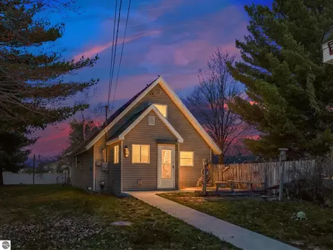 7049 W White Birch Ave, Lake City, MI 49651