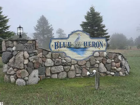 31 SE Blue Heron Dr, Kalkaska, MI 49646