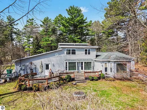 509 Huron Hills Dr, East Tawas, MI 48730