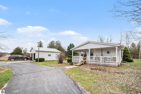 7915 S Curtis Rd, Mount Pleasant, MI 48858