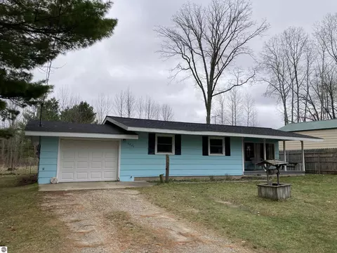 5240 Sumac Trl, Lupton, MI 48635