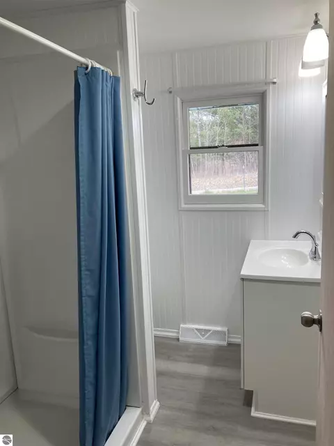 Bath - 5240 Sumac Trl, Lupton, MI 48635 photo 1 of 1