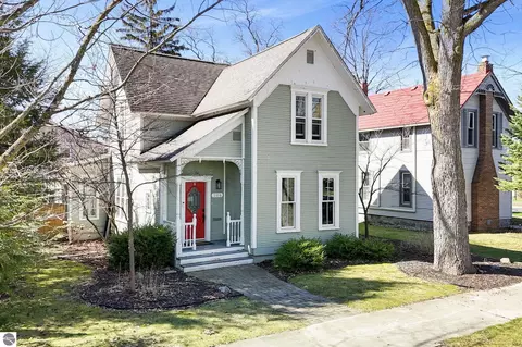206 E Ninth St, Traverse City, MI 49684