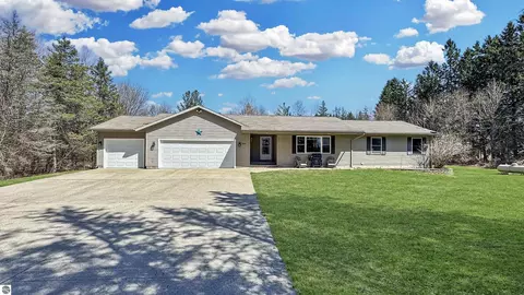 5311 S 25 Rd, Boon, MI 49618