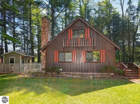4281 Franklin Trl, Sterling, MI 48659