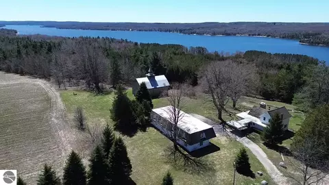 8952 Ridge Rd, East Jordan, MI 49727