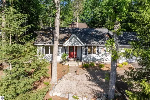 4473 Paper Birch Ln, Traverse City, MI 49686