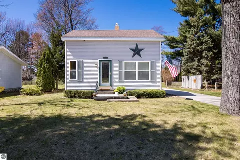 1014 Grant St, Traverse City, MI 49686