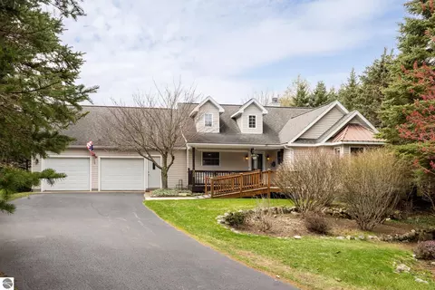 904 Bertina Ln, Traverse City, MI 49696