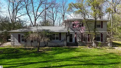 620 West Ct, Mount Pleasant, MI 48858
