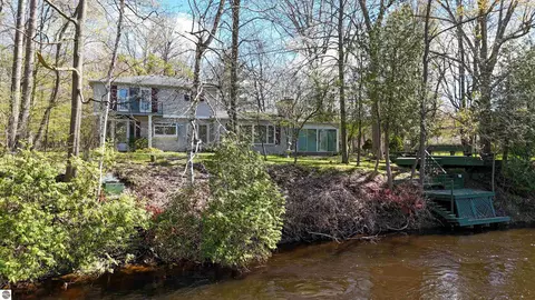 620 West Ct, Mount Pleasant, MI 48858
