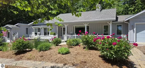 12981 N Forest Beach Shrs, Northport, MI 49670