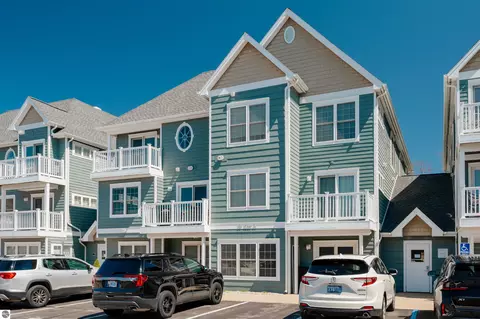 100 Hope St #11, Traverse City, MI 49686