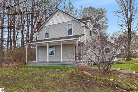 7945 Cherry Ave, Rapid City, MI 49676