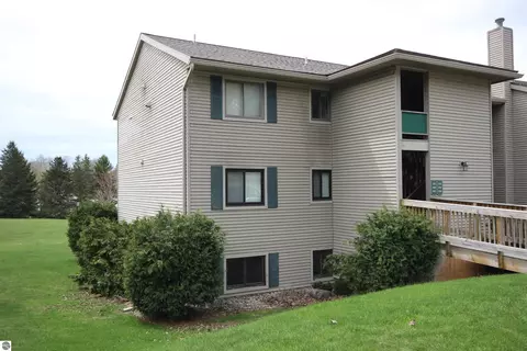 2697 Green Mdws, Traverse City, MI 49685