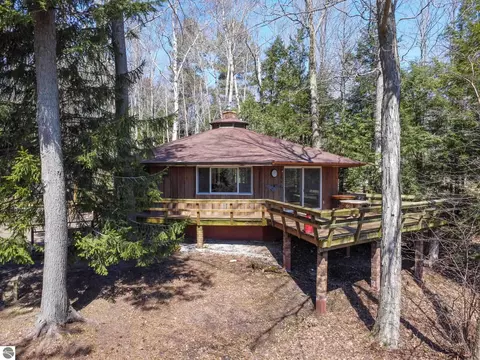 10829 N Shore Dr, Northport, MI 49670