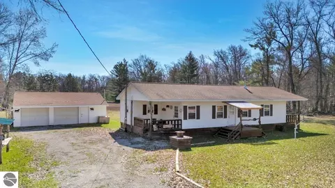2564 National City Rd, Hale, MI 48739