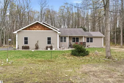 2129 Morgan Run Dr, Interlochen, MI 49643
