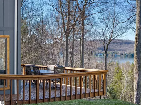 4692 E Duck Lake Rd, Lake Leelanau, MI 49653
