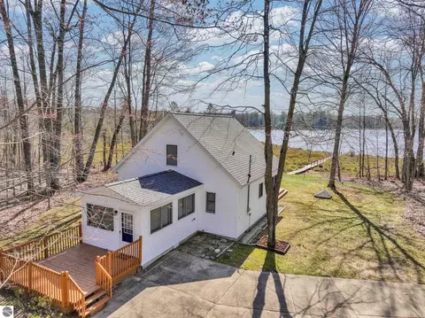 7761 S Dyer Lake Rd, Falmouth, MI 49632