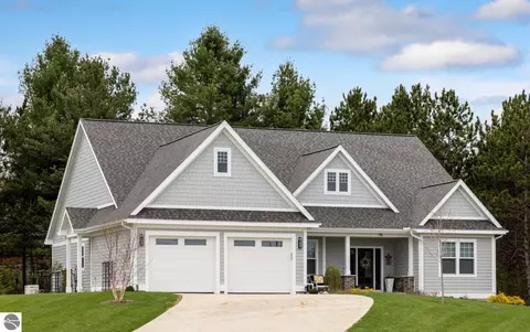 176 Vineyard Ridge Dr, Traverse City, MI 49686