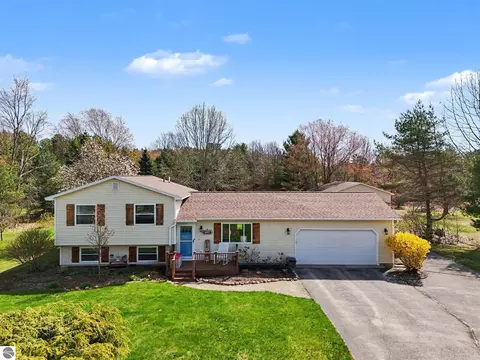 2667 Pine Breeze Dr, Interlochen, MI 49643