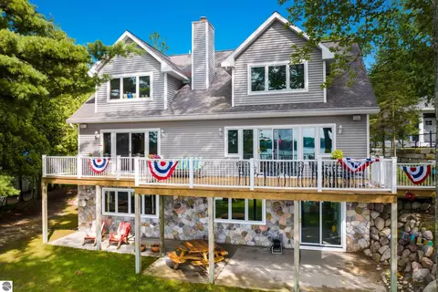 5880 Lake Ann Rd, Lake Ann, MI 49650