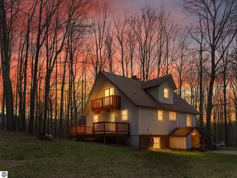 4450 Antioch Dr, Mesick, MI 49668