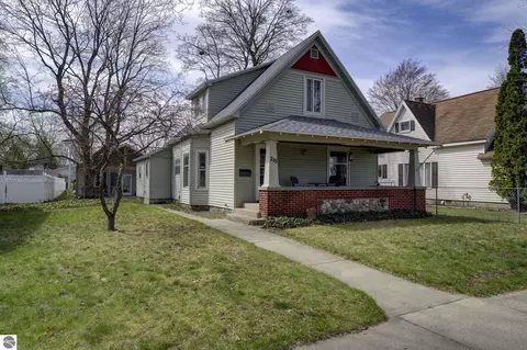 215 W Twelfth St, Traverse City, MI 49684