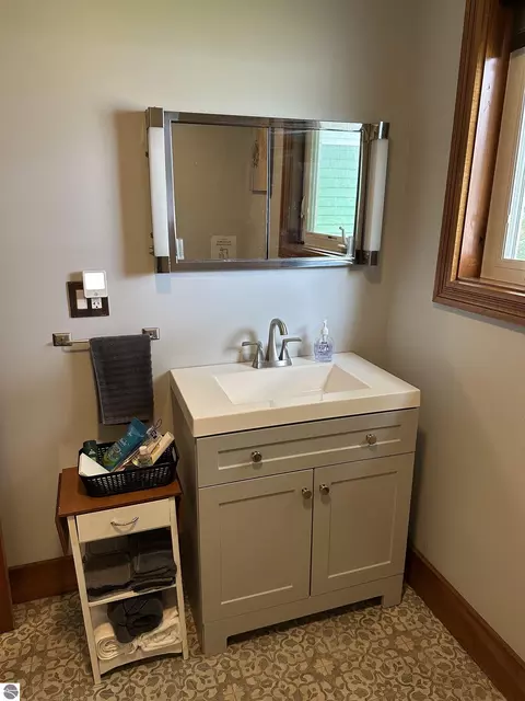 Bath - 323 W Wright Ave, Shepherd, MI 48883 photo 4 of 5