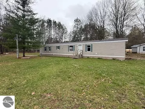 2540 S 39 Rd, Cadillac, MI 49601