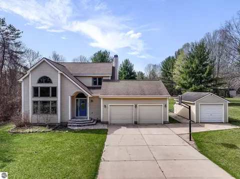 9733 Crescent Shores Rd, Traverse City, MI 49684