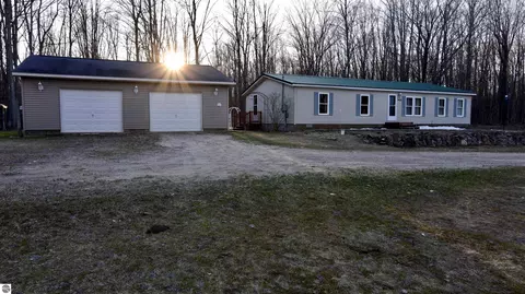 9122 Grimm Ln, Mancelona, MI 49659