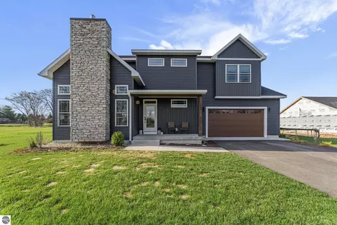 1057 Magnolia Dr, Traverse City, MI 49696