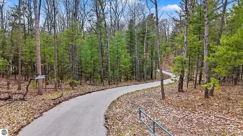 195 Starflower Ln, Traverse City, MI 49686