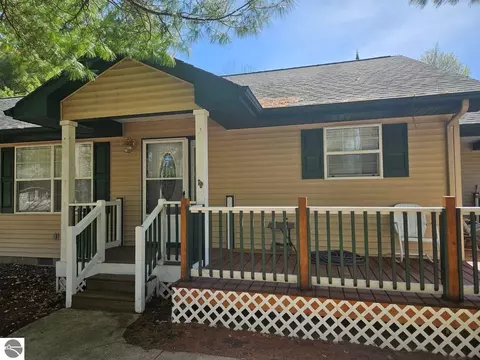 301 S 6th St, Roscommon, MI 48653