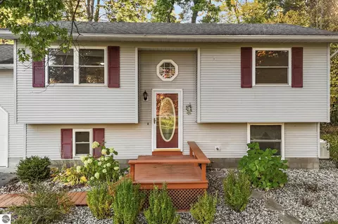 1276 Fisher Rd, Traverse City, MI 49685