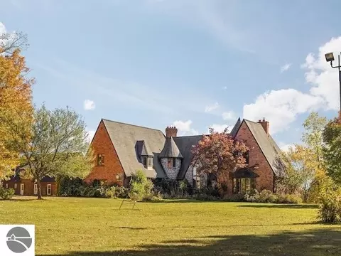 55 S Hope Rdg, Traverse City, MI 49696