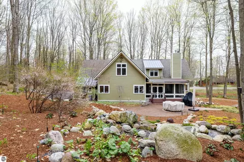11610 Mountain Woods Dr, Thompsonville, MI 49683