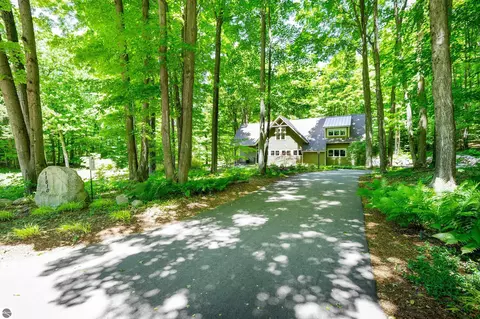 11610 Mountain Woods Dr, Thompsonville, MI 49683