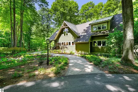 11610 Mountain Woods Dr, Thompsonville, MI 49683