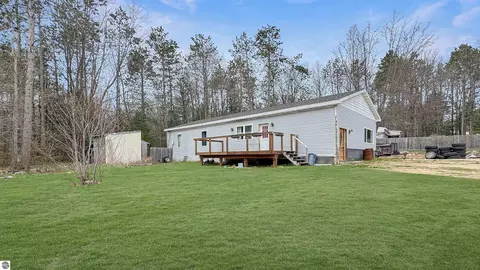 5960 S Seeley Rd, Cadillac, MI 49601