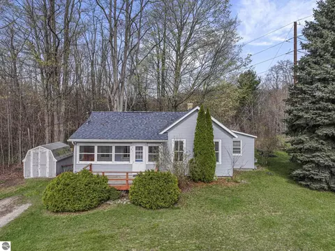 7186 Cairn Hwy, Kewadin, MI 49648